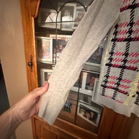 LARGE MATERNITY Plaid Patterned Gray Sweater. MUST BE BUNDLED - Picture 7 of 8